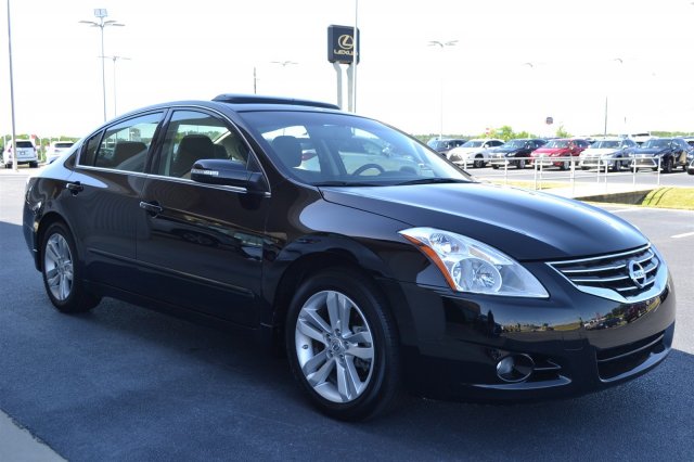 Pre-owned nissan altima coupe 3.5 #2